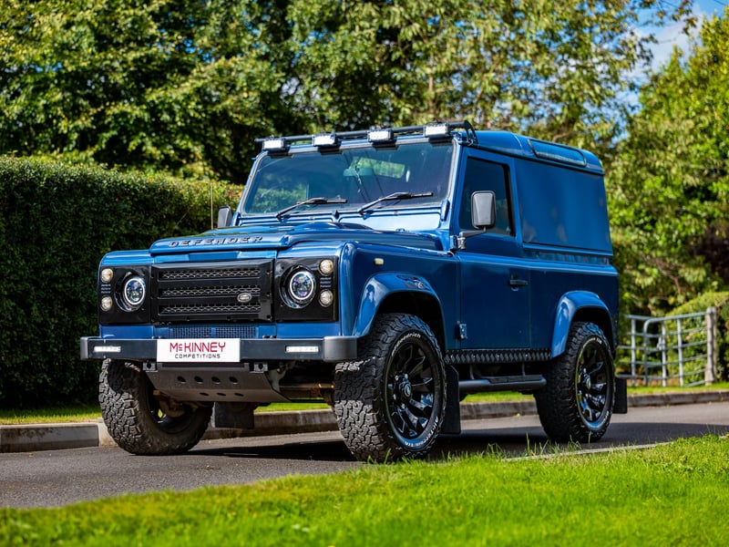 2007 Land Rover Defender or £15,000