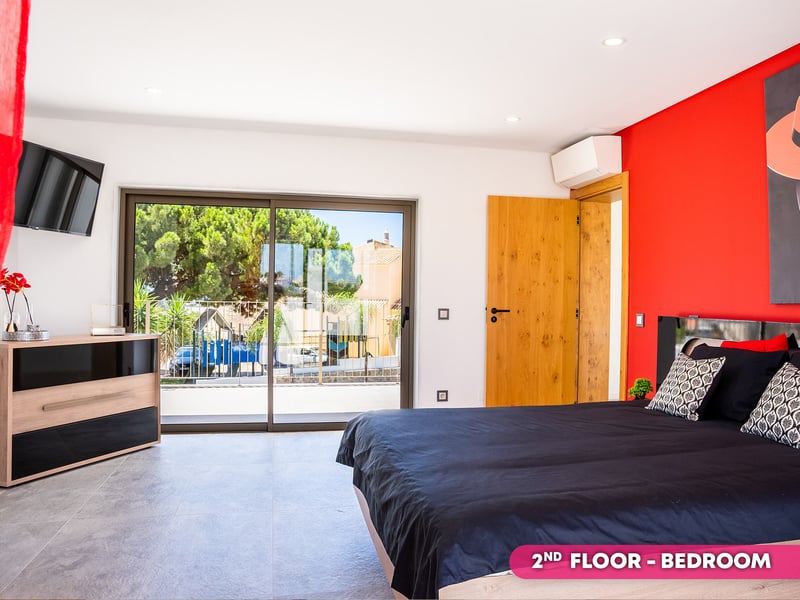 5 Bed Villa in Portugal or 1 Million Quid