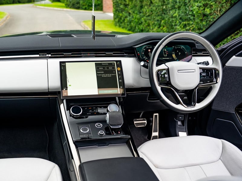2023 Range Rover Sport Dynamic SE OR £45,000