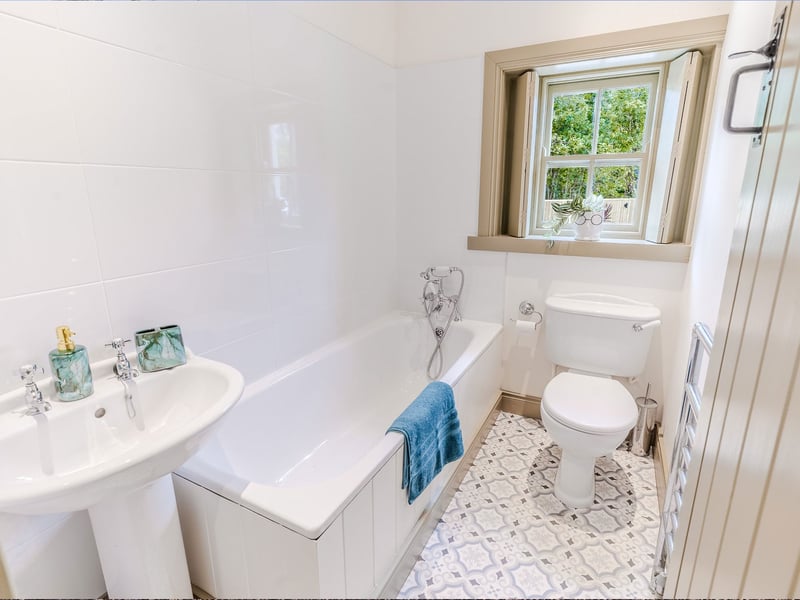 5 Bedroom Lakeside Home in Donegal OR £500,000