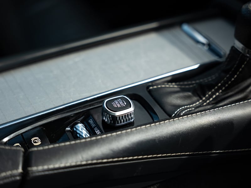 Volvo XC90 R-Design Pro OR £20,000