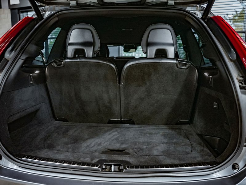 Volvo XC90 R-Design OR £25,000