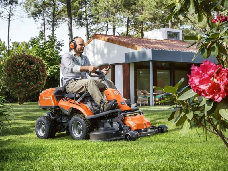 Husqvarna R214TC Ride on Mower