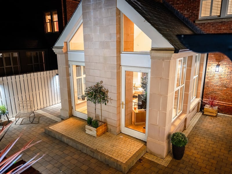 5 Bed House in Malone Rd Belfast OR £500,000