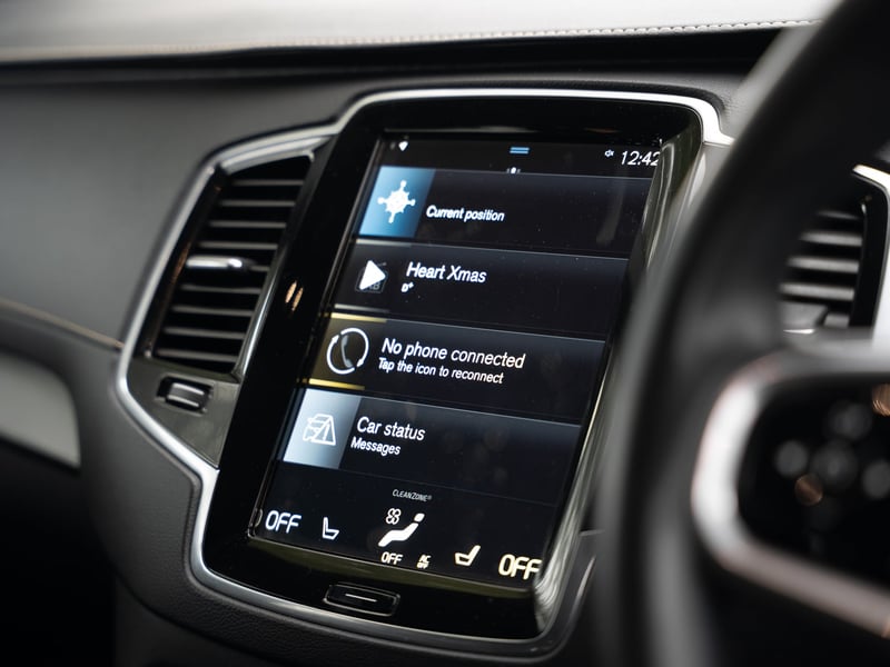 2021 Volvo XC90 B5 R-Design Pro OR £25,000