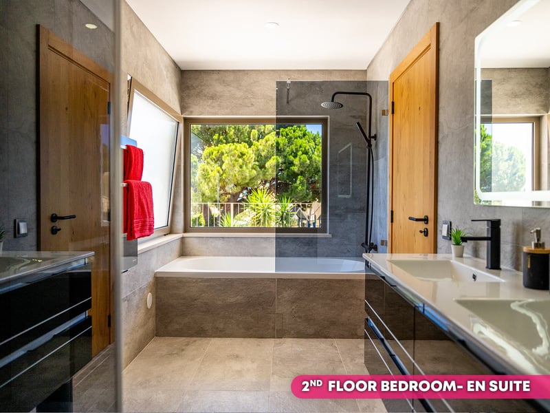 5 Bed Villa in Portugal or 1 Million Quid