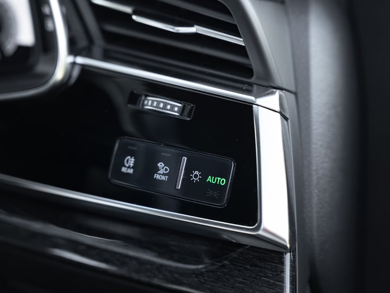 Audi Q8 50 TDI Quattro S-Line OR £30,000