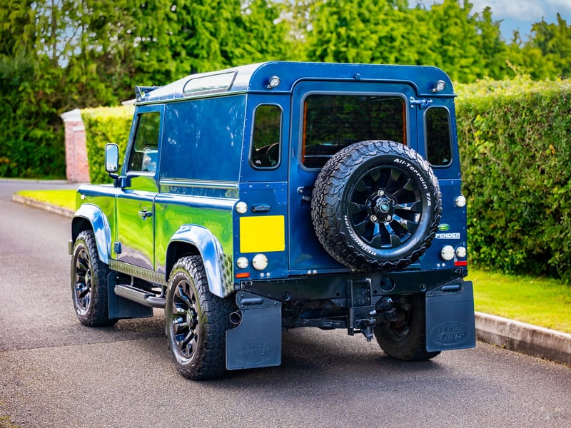 2007 Land Rover Defender or £15,000