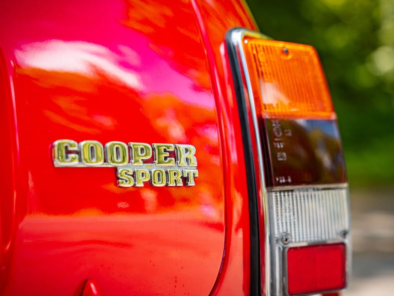 2001 Mini Cooper Sport or £15,000