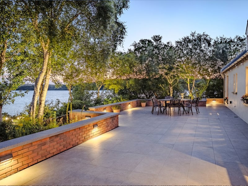 5 Bedroom Lakeside Home in Donegal OR £500,000