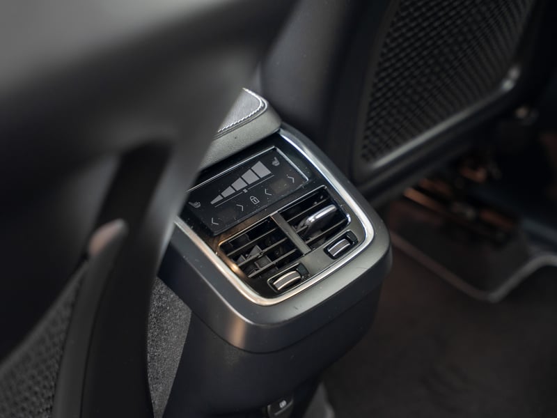 2021 Volvo XC90 B5 R-Design Pro OR £25,000