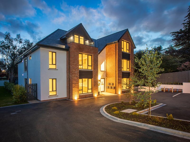 New 3 Bed Apartment & Range Rover Sport