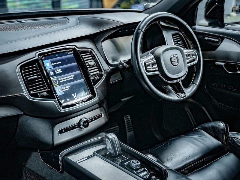 Volvo XC90 R-Design OR £25,000