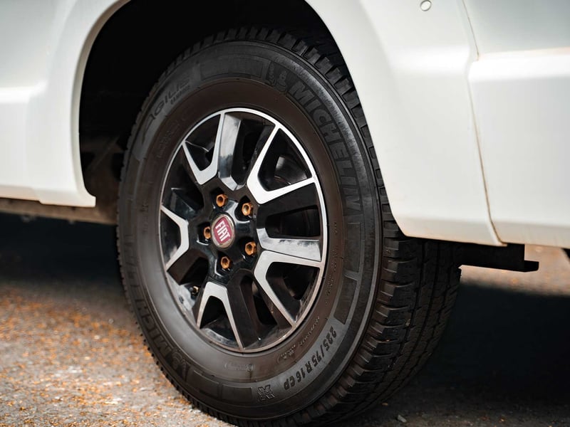 6 Berth  Swift Escape 695 OR £45,000