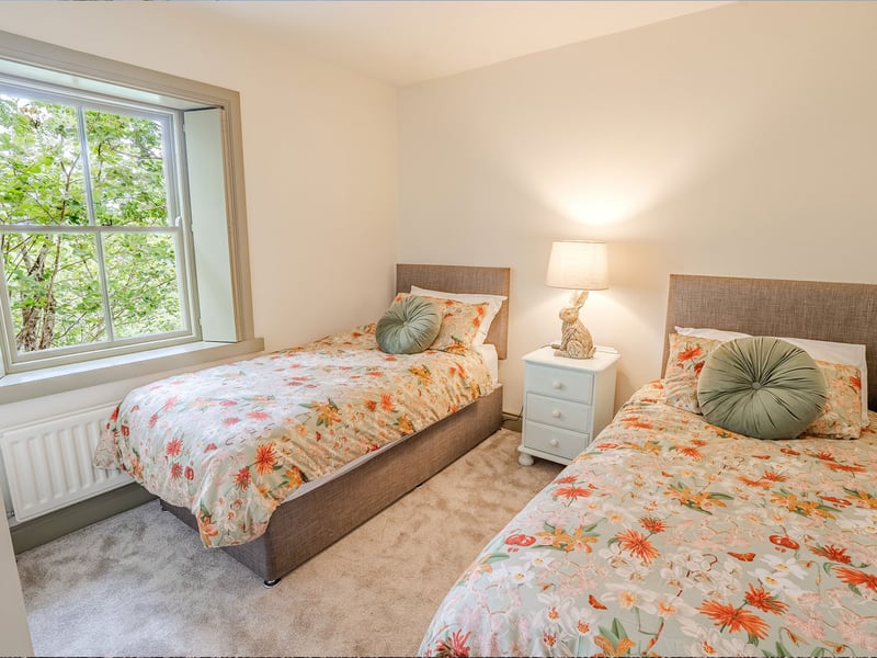 5 Bedroom Lakeside Home in Donegal OR £500,000