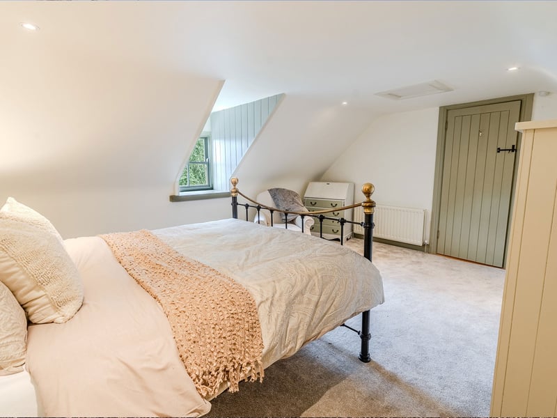 5 Bedroom Lakeside Home in Donegal OR £500,000