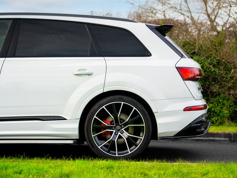 Black Edition Audi Q7 or £25,000