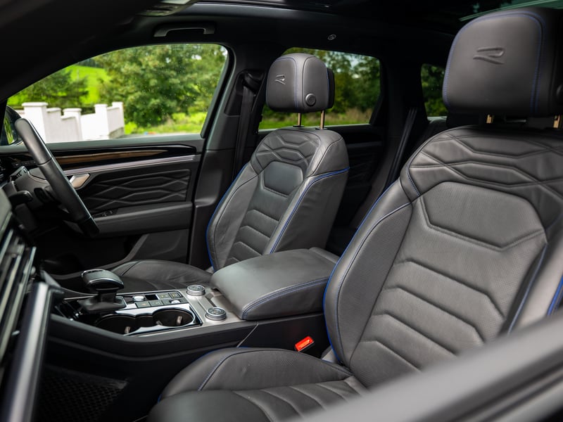 2023 Volkswagon Touareg or £35,000