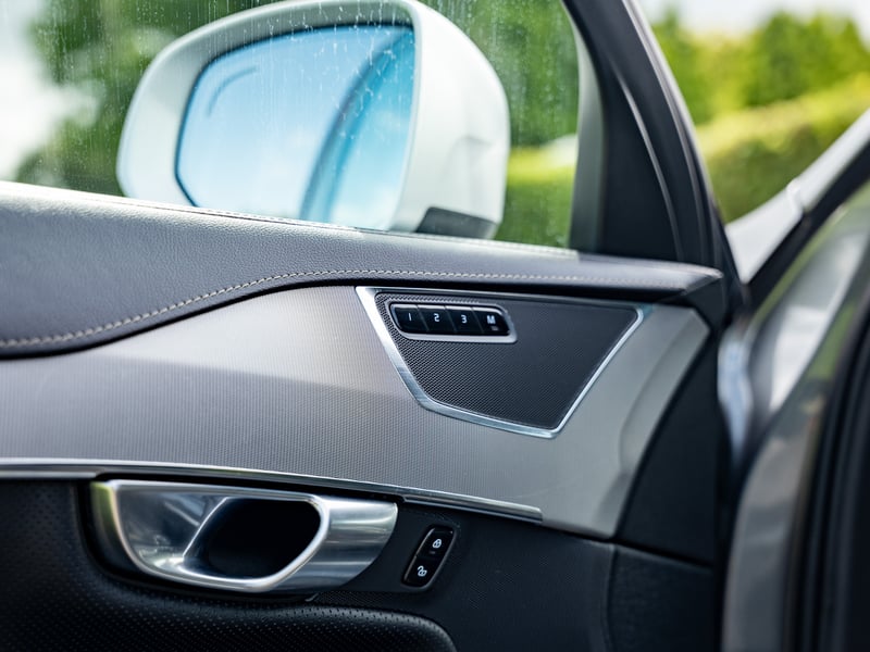 Volvo XC90 R-Design Pro OR £20,000