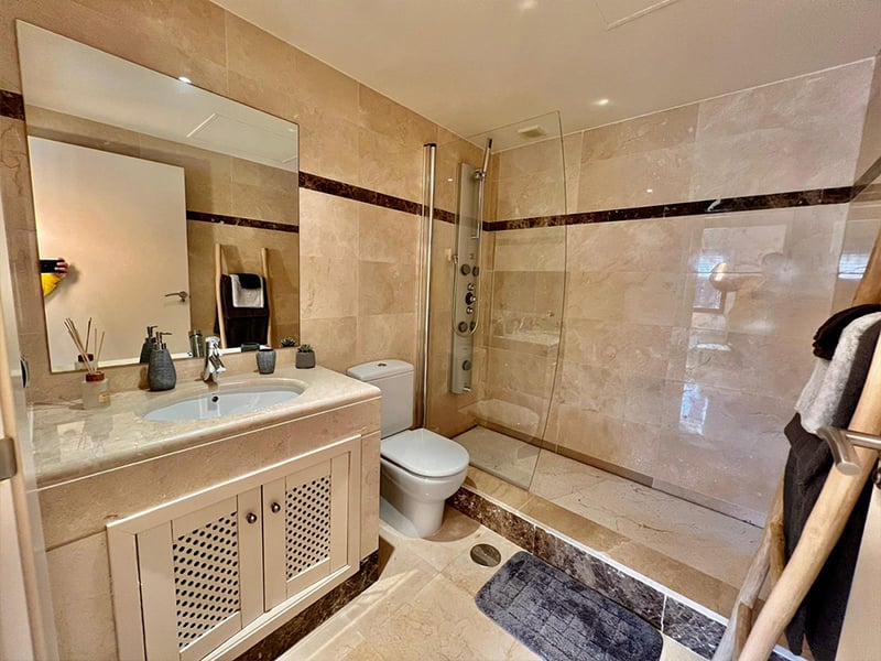 2 Bed Luxury Apartment in Spain or Â£200K 