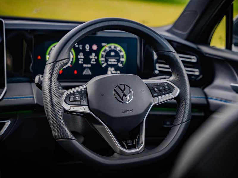 2024 VW Tiguan R-Line 2.0 TDI OR £25,000