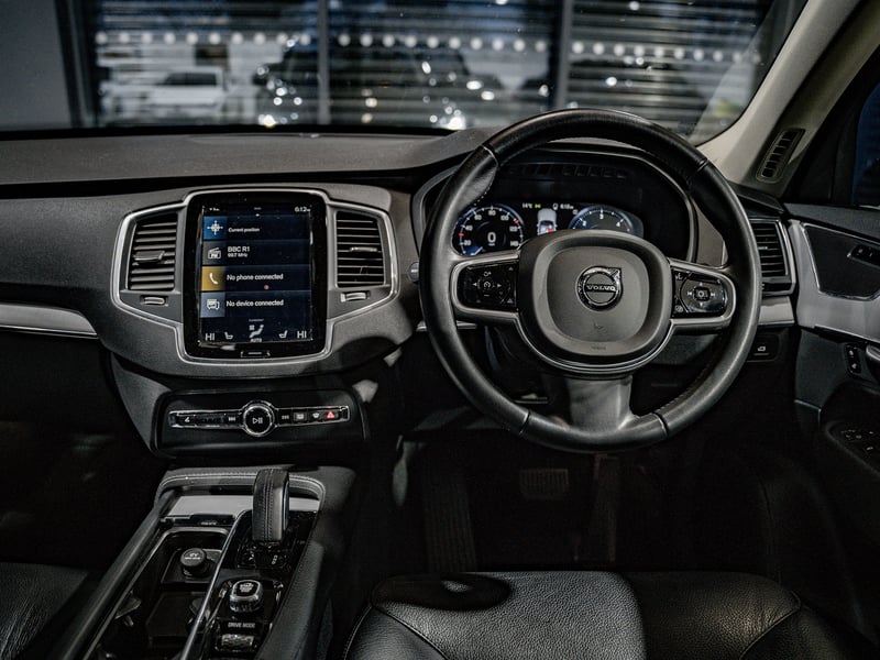 2021 Volvo XC90 Momentum or £25,000