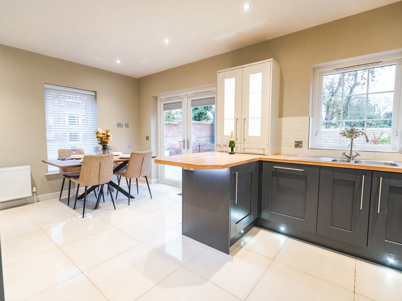 3 Bed Luxury House OR £200,000