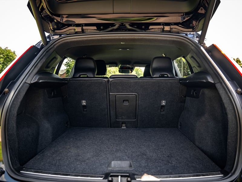 Volvo XC40 D4 R-Design Pro OR £15,000