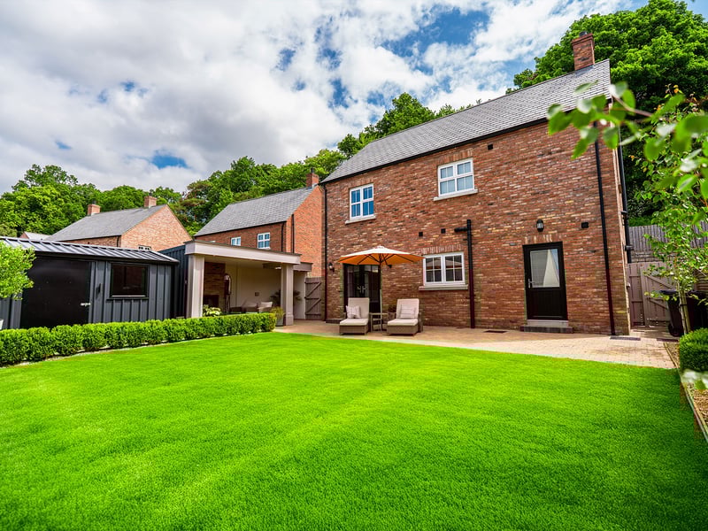 3 Bedroom Luxury Family Home OR £250,000