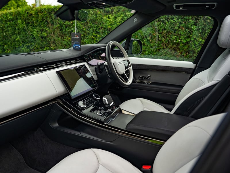 2023 Range Rover Sport Dynamic SE OR £45,000