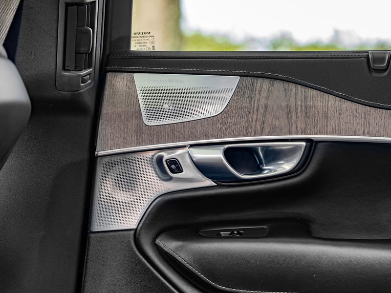 2022 Volvo XC90 R-Design or £30,000