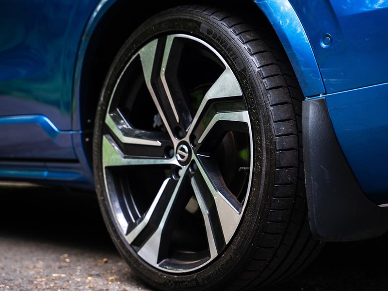 Volvo XC90 B5 R-Design OR £25,000