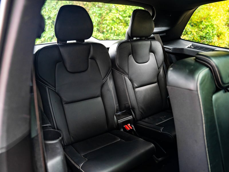 Volvo XC90 B5 R-Design OR £25,000