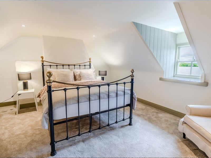 5 Bedroom Lakeside Home in Donegal OR £500,000