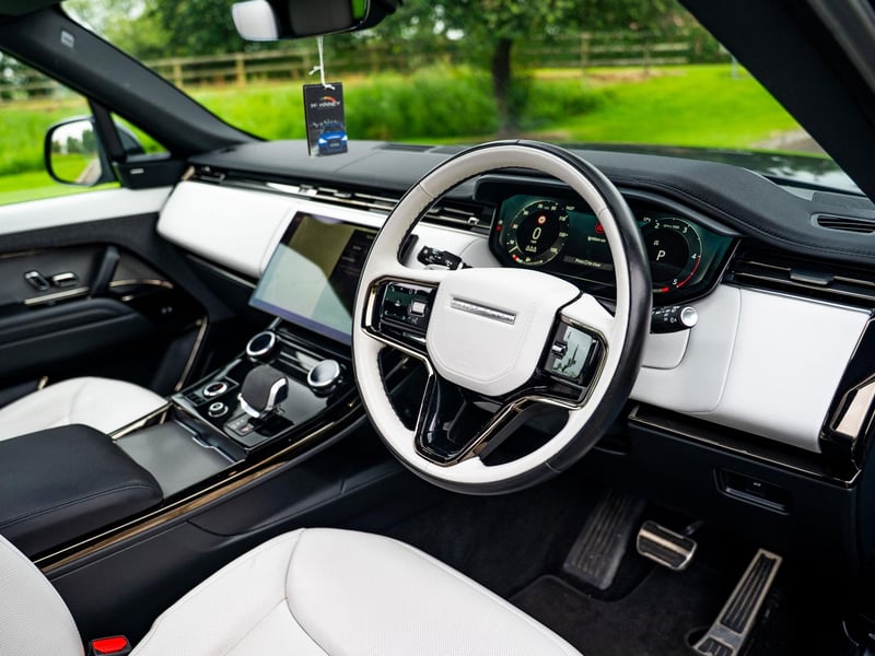 2023 Range Rover Sport Dynamic SE OR £45,000