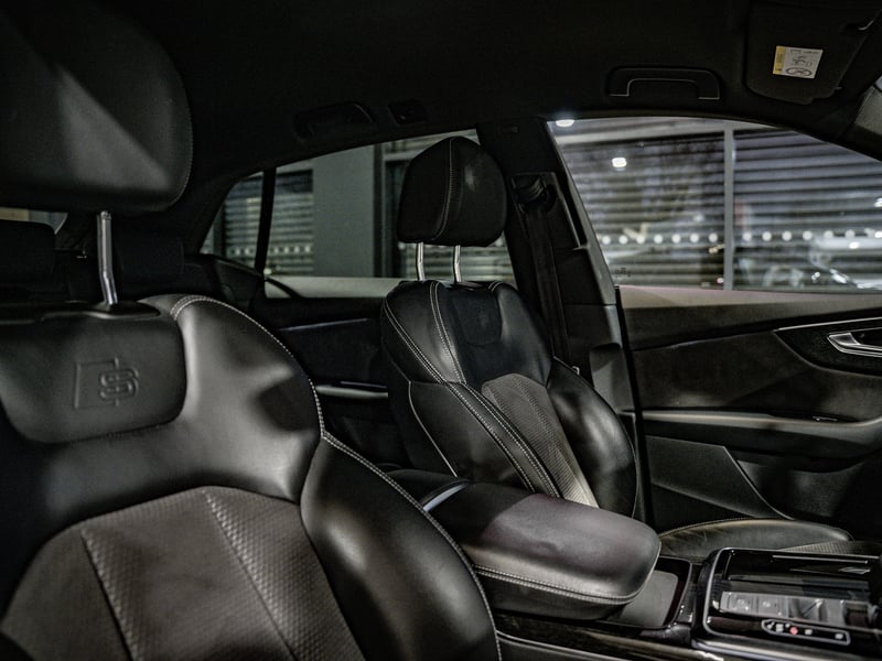 Audi Q8 50 TDI Quattro S-Line OR £30,000