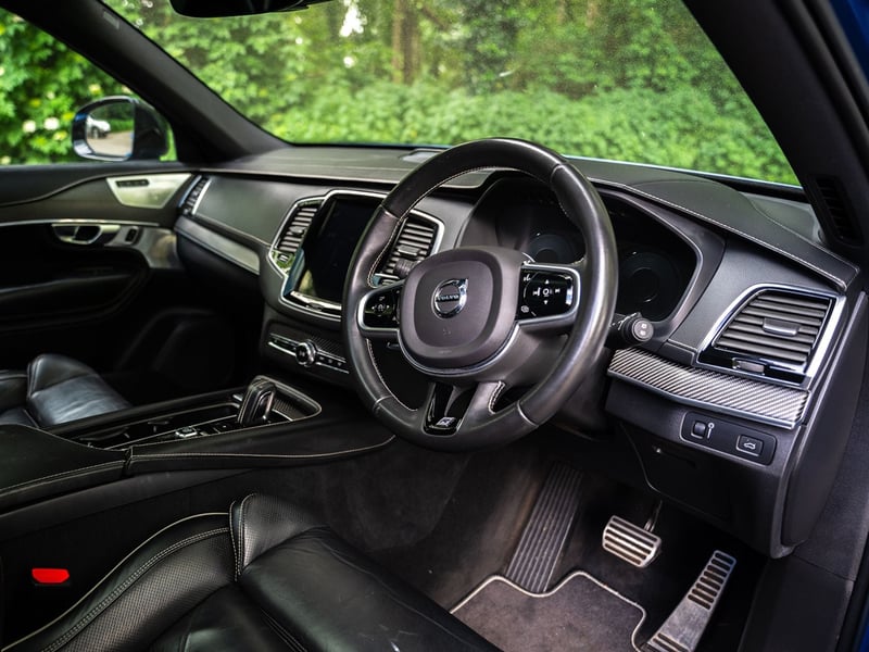 Volvo XC90 B5 R-Design OR £25,000