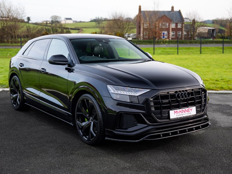 Black Audi Q8 50 TDI Quattro or £30,000