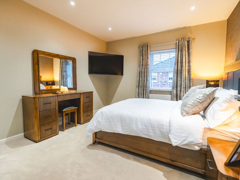 3 Bed Luxury House OR £200,000