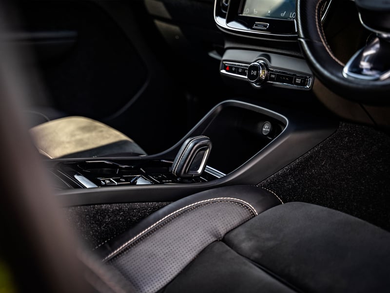 Volvo XC40 D4 R-Design Pro OR £15,000