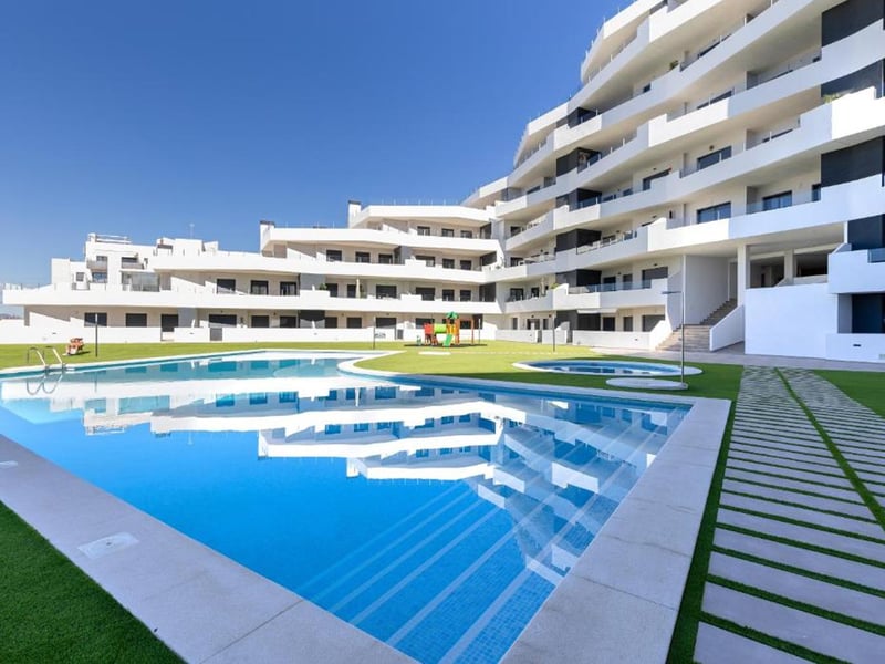 LOW ODDS Spanish Penthouse + £25k Cash Flash Comp!