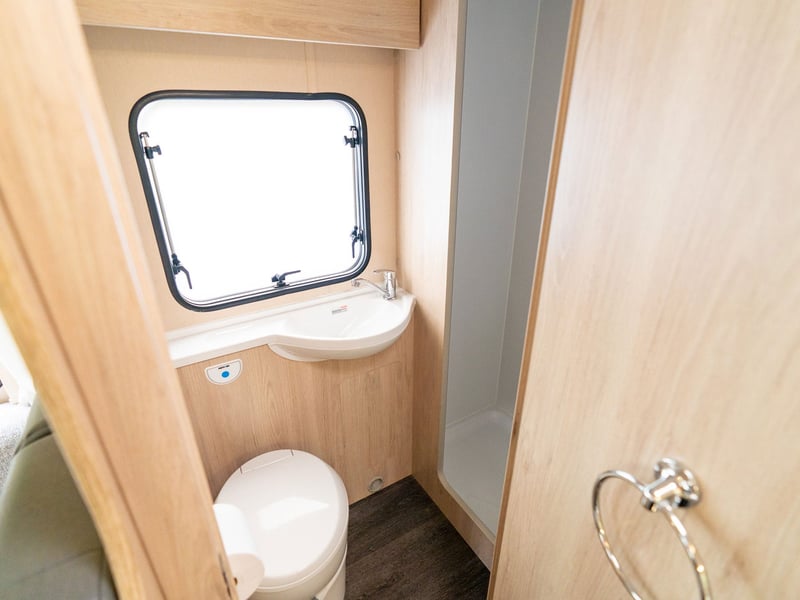 6 Berth Auto-Trail Expedition C72 OR £45,000