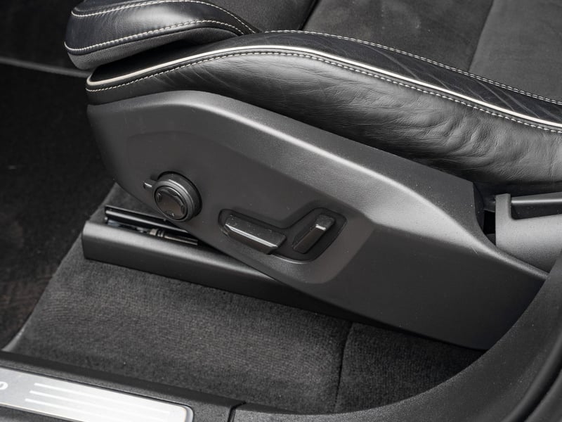 2021 Volvo XC90 B5 R-Design Pro OR £25,000