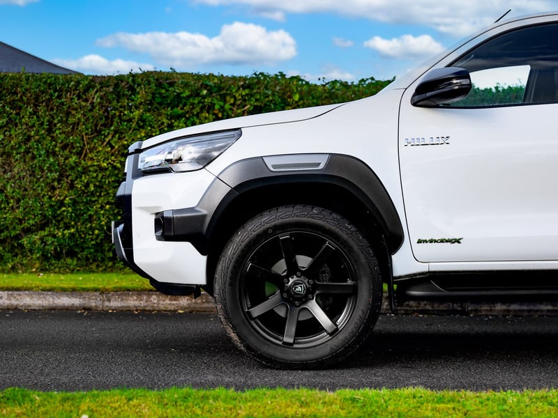 2021 Toyota Hilux Invincible X OR £20,000
