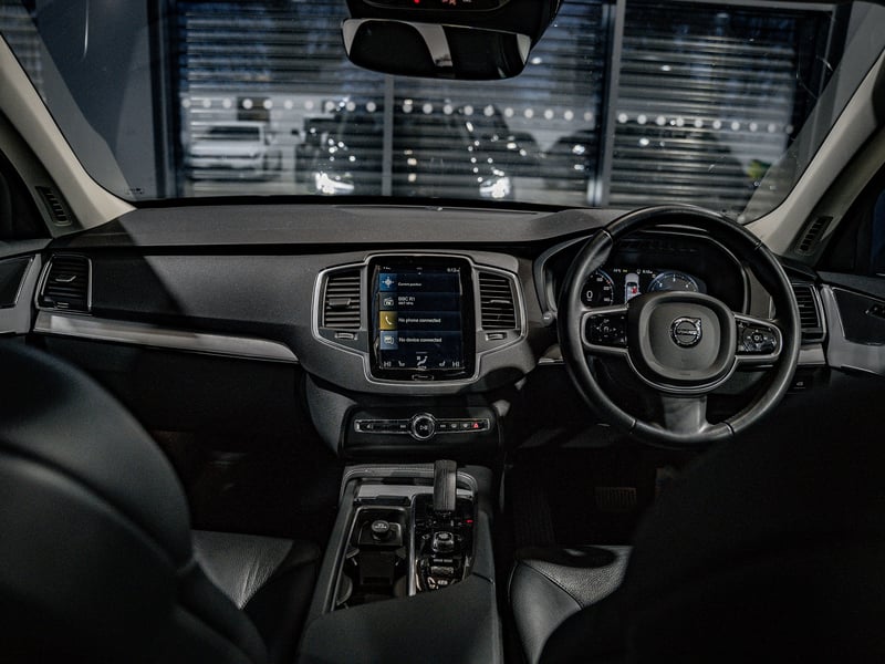 2021 Volvo XC90 Momentum or £25,000