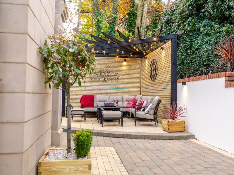 5 Bed House in Malone Rd Belfast OR £500,000