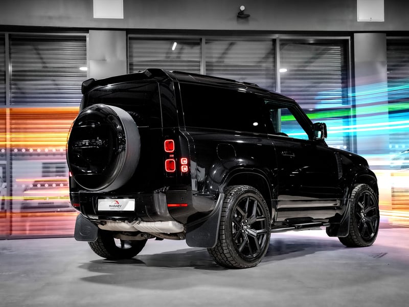 2023 Land Rover Defender OR £40,000