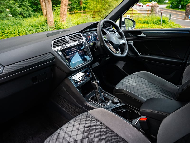 2021 VW Tiguan R-Line TDI 4MOTION OR £20,000
