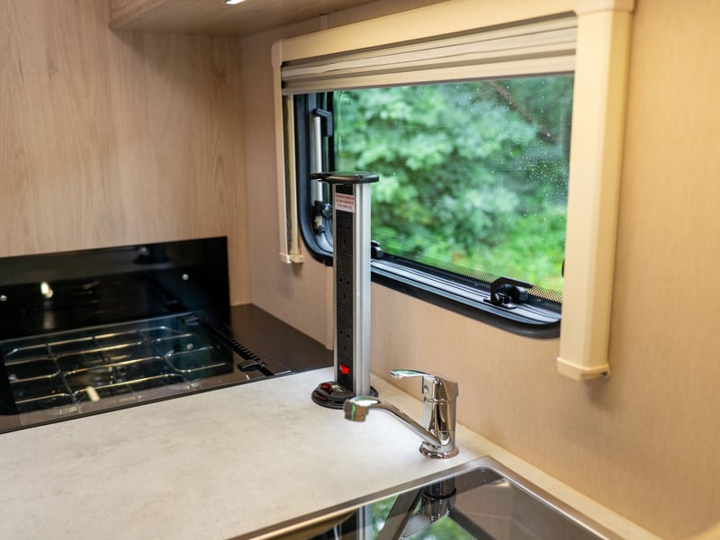 6 Berth Auto-Trail Expedition C72 OR £45,000