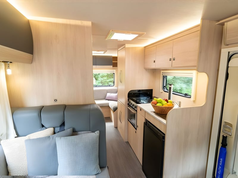 6 Berth Auto-Trail Expedition C72 OR £45,000